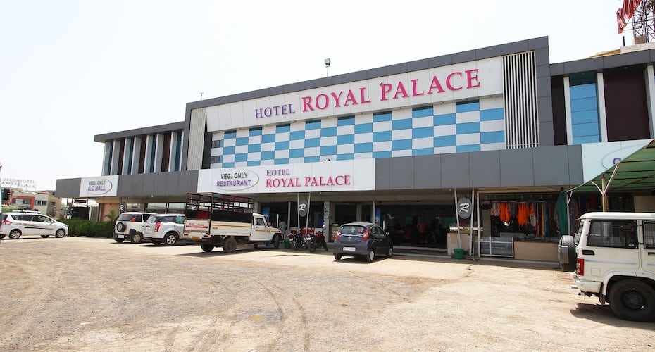 Hotel Royal Palace N Guest House, Ahmedabad 4